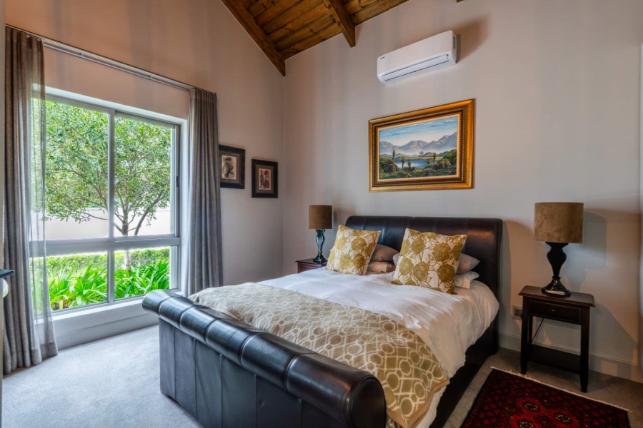 4 Bedroom Property for Sale in Lemoenkloof Western Cape